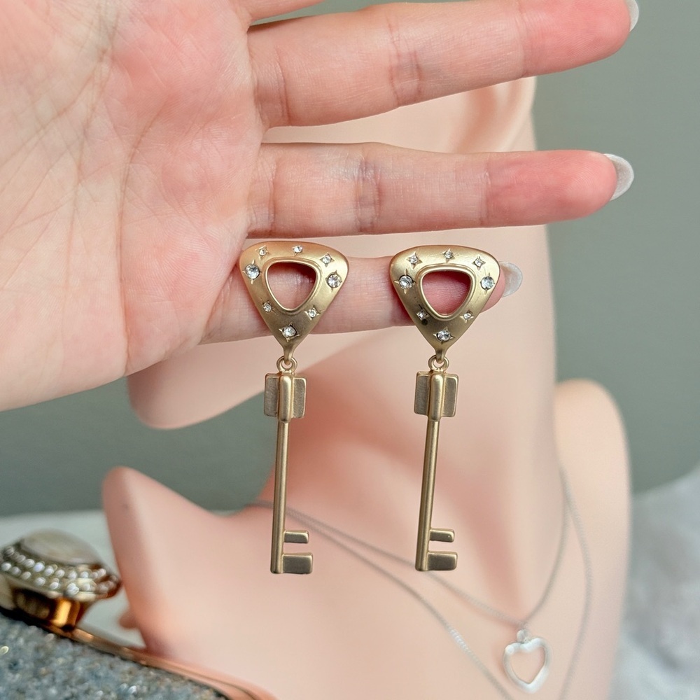 ⚜️ Gold Key Dangle Earrings - Picture 8 of 9